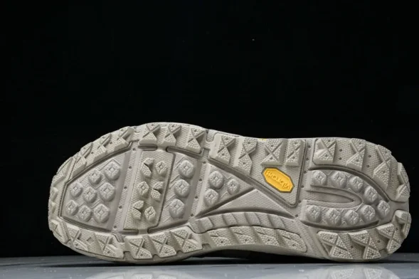 Hoka Tor Summit 1147952 OLK 