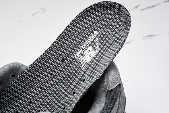 New Balance 2002R M2002RHG 