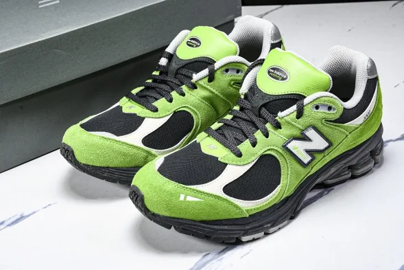 New Balance 2002R M2002RGZ 