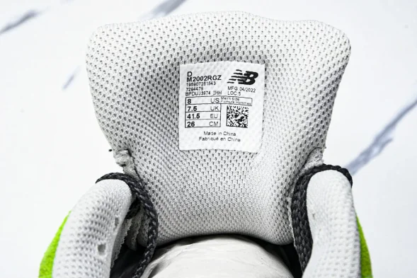 New Balance 2002R M2002RGZ 