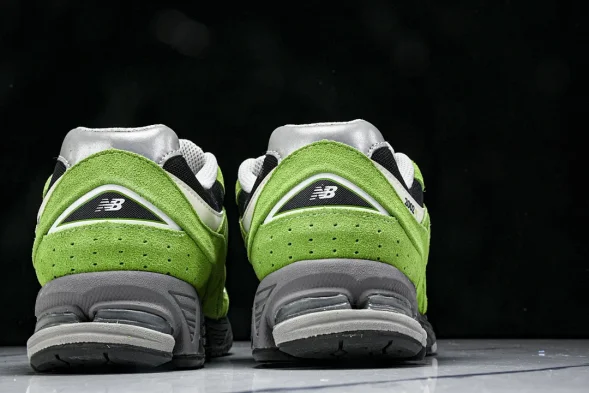 New Balance 2002R M2002RGZ 