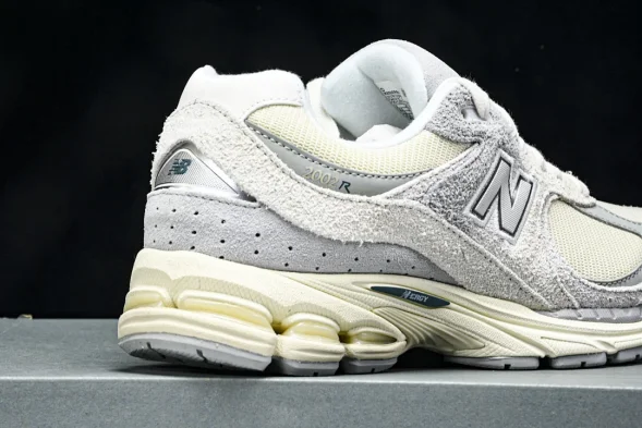 New Balance 2002R I2002REK 