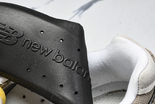 New Balance 2002R M2002RDL 