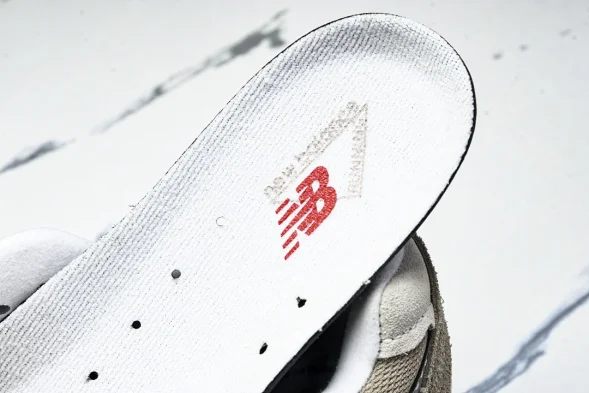 New Balance 2002R M2002RDL 