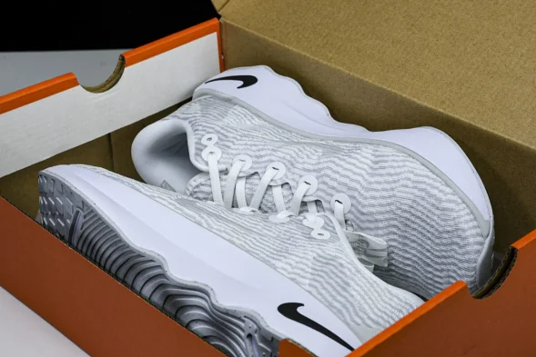 Nike Motiva DV1237-102 