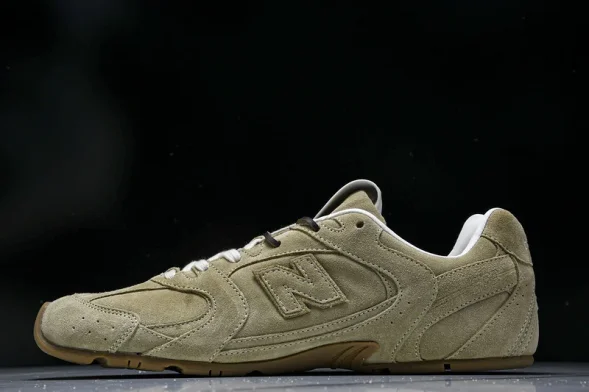 MiuMiu x New Balance 530 38165 