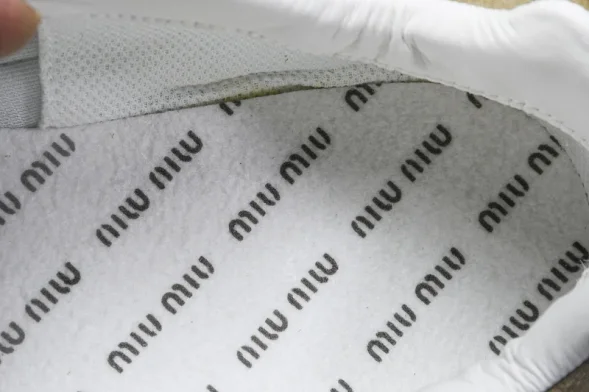 MiuMiu x New Balance 530 38165 