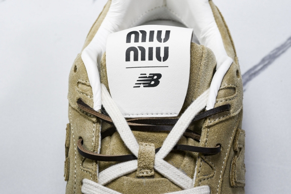 MiuMiu x New Balance 530 38165 