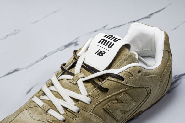 MiuMiu x New Balance 530 38165 