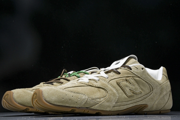 MiuMiu x New Balance 530 38165 