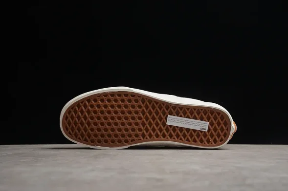Vans Slip-On VR3 VN0007NC1KP 