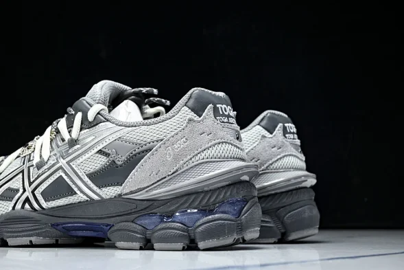 Asics Gel-Cumulus 16 TG 1203A838-020 