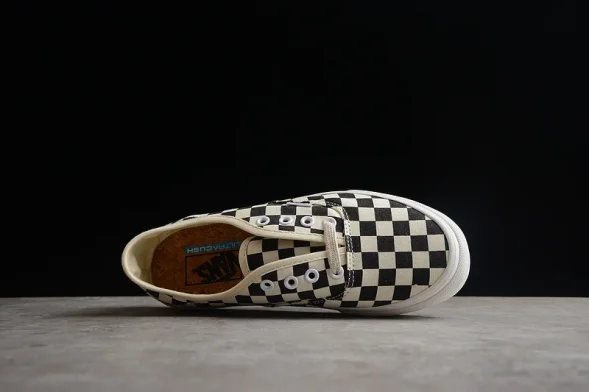 Vans Authentic VN0A3MU528M 