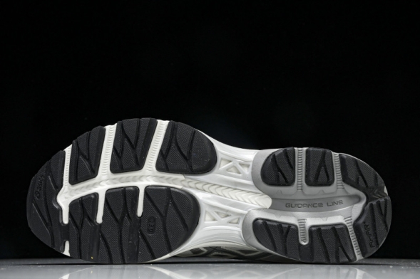 Asics Gel-Flux 4 CN 1011B646-100 