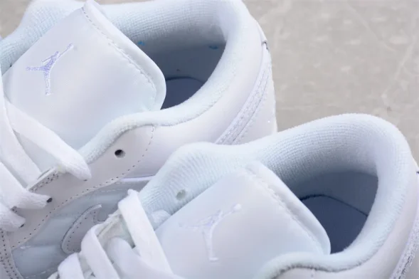Nike Air Jordan 1 low Quilted Triple White DB6480-100 
