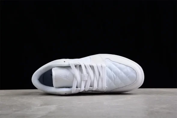 Nike Air Jordan 1 low Quilted Triple White DB6480-100 