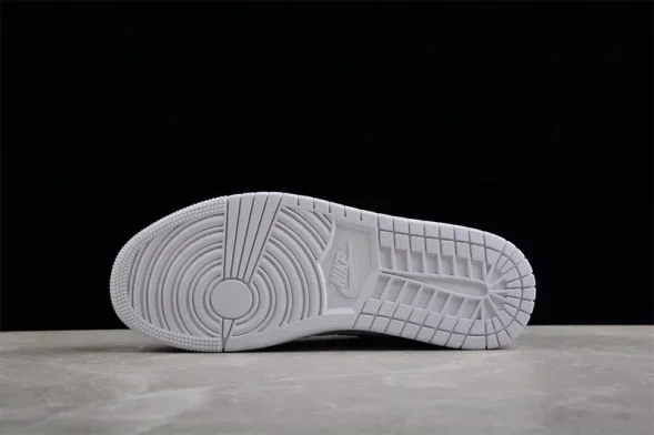 Nike Air Jordan 1 low Quilted Triple White DB6480-100 