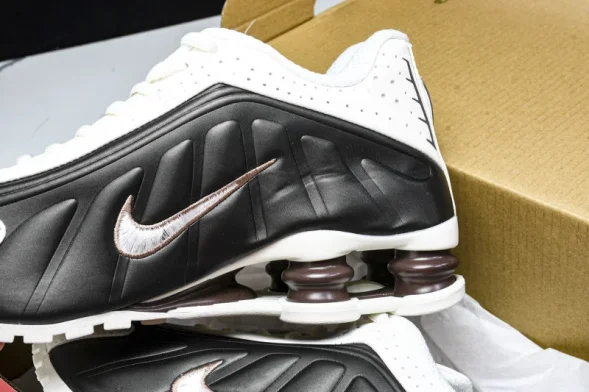 Nike Shox R4 AR3565-104 