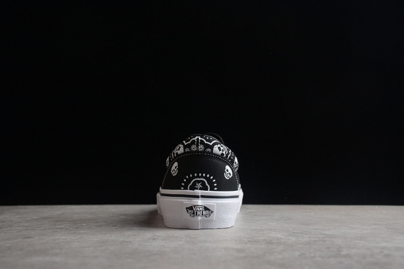 Vans Classic Slip-On Bandana VN0A33TBD9S 