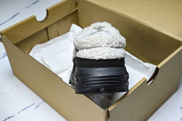 Asics Gel-Sonoma WT Teddy Fur 1203B036-020  