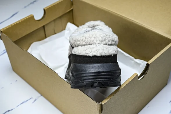 Asics Gel-Sonoma WT Teddy Fur 1203B036-020  
