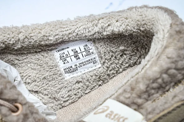 Asics Gel-Sonoma WT Teddy Fur 1203B036-200  