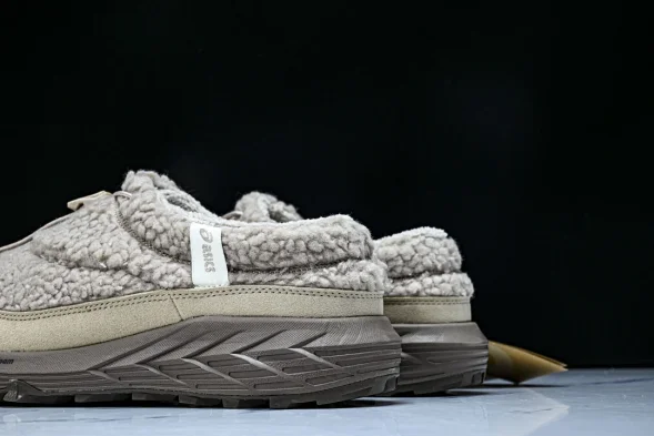 Asics Gel-Sonoma WT Teddy Fur 1203B036-200  