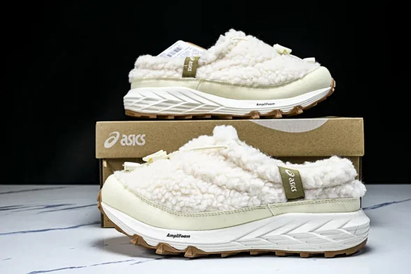 Asics Gel-Sonoma WT Teddy Fur 1203B036-100 