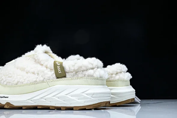 Asics Gel-Sonoma WT Teddy Fur 1203B036-100 