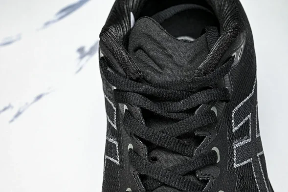 Asics Novablast 4 1011B694-002 