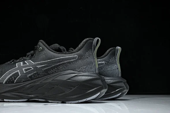 Asics Novablast 4 1011B694-002 