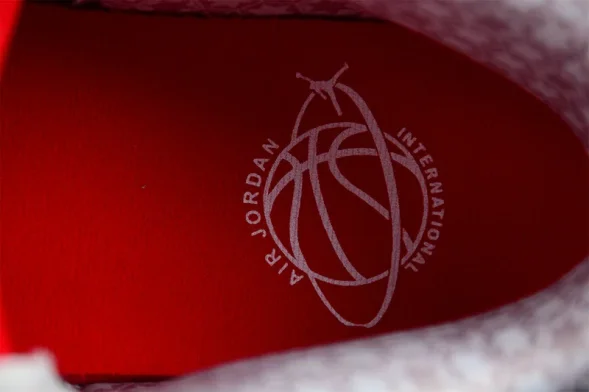 ​Nike Air Jordan 3 Retro 136064-140 