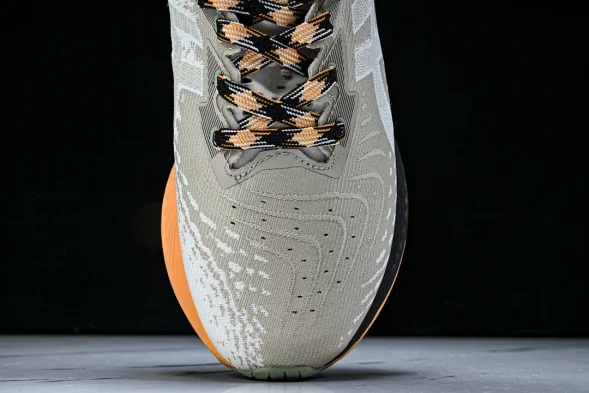 Asics Novablast 4 1011B850-250 