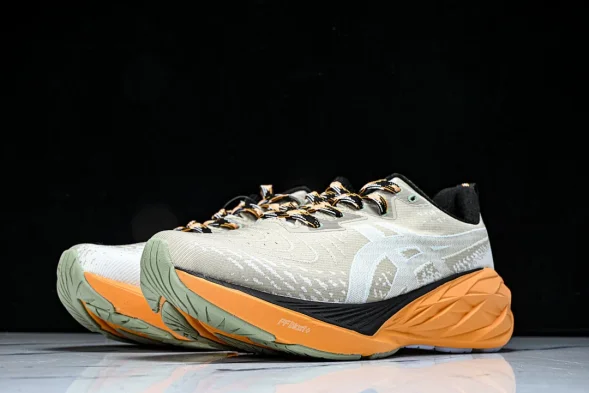 Asics Novablast 4 1011B850-250 