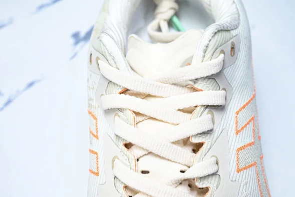 Asics Novablast 4 1012B510-250 