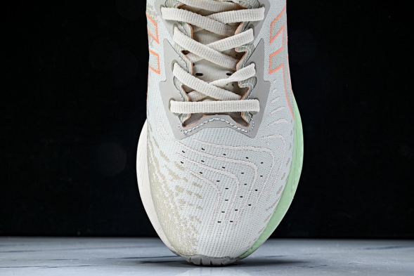 Asics Novablast 4 1012B510-250 