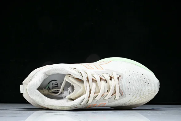 Asics Novablast 4 1012B510-250 