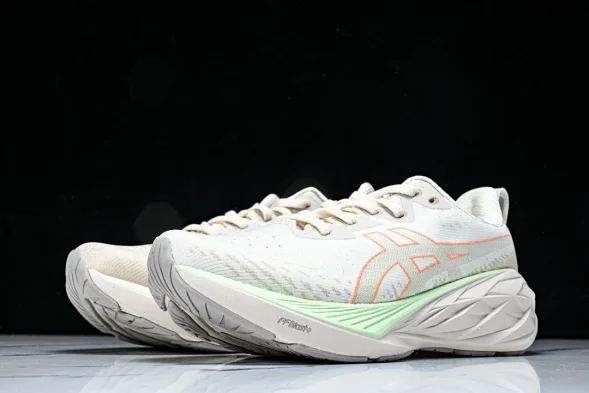 Asics Novablast 4 1012B510-250 
