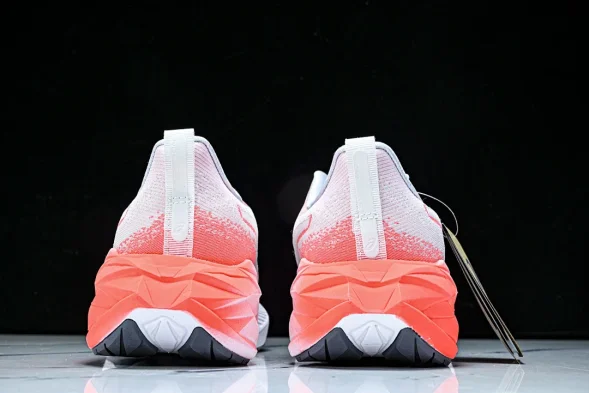 Asics Novablast 4 1012B650-100 