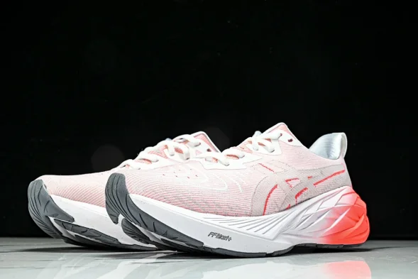 Asics Novablast 4 1012B650-100 