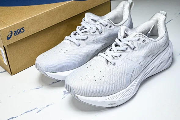 Asics Novablast 4 1012B722-100 