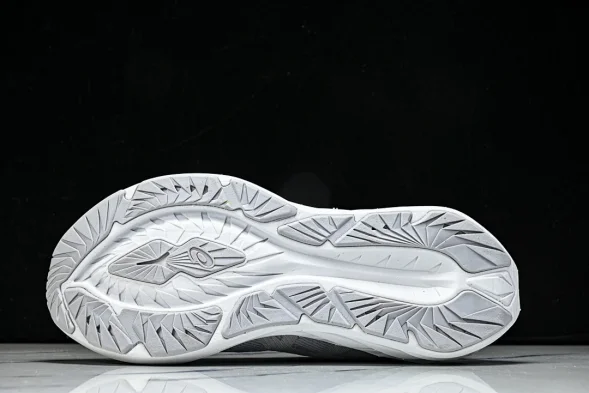 Asics Novablast 4 1012B722-100 