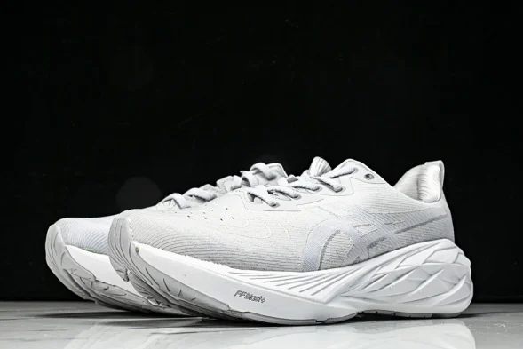 Asics Novablast 4 1012B722-100 