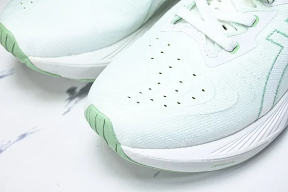 Asics Novablast 4 1012B510-300 