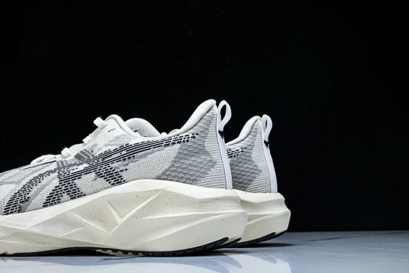 Asics Novablast 5 1011B974-002 