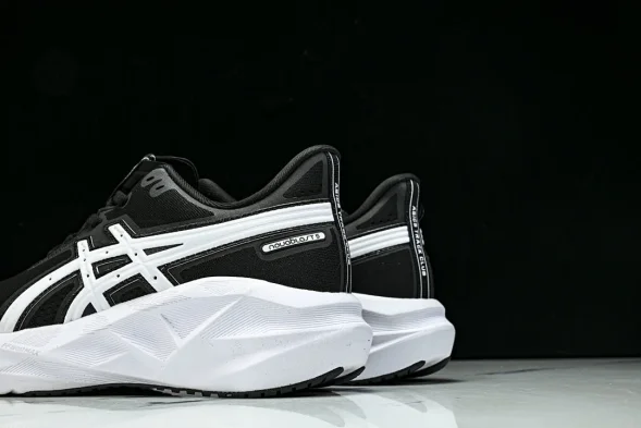 Asics Novablast 5 1011B974-030 