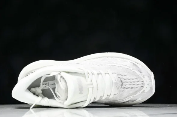 Hoka Stinson 7 1141530 WWH 