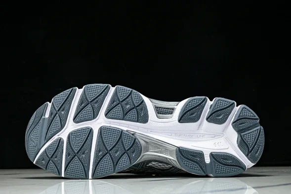 Asics Gel-Cumulus 16 TG 1203A733-100 