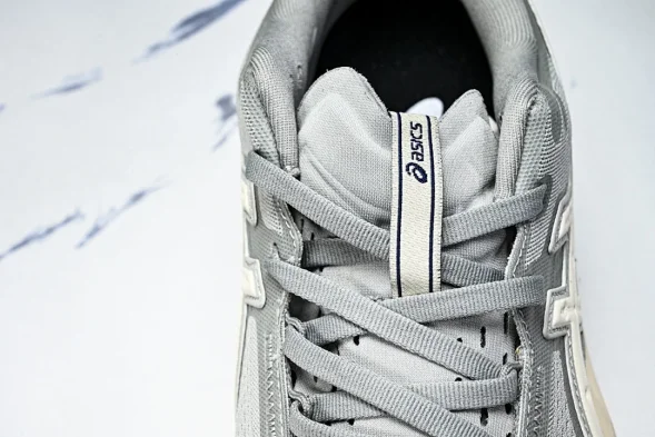 Asics Novablast 5 1011B974-031 