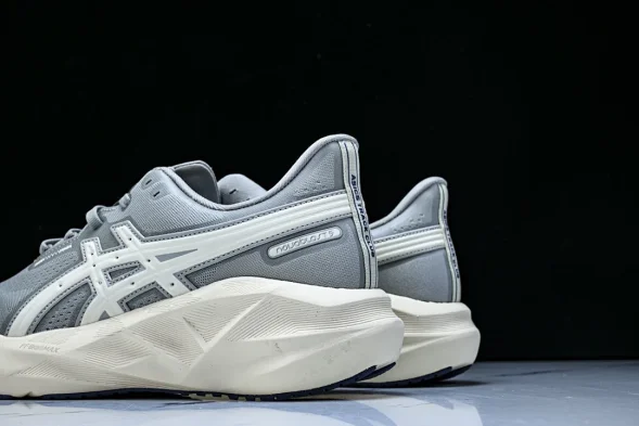 Asics Novablast 5 1011B974-031 